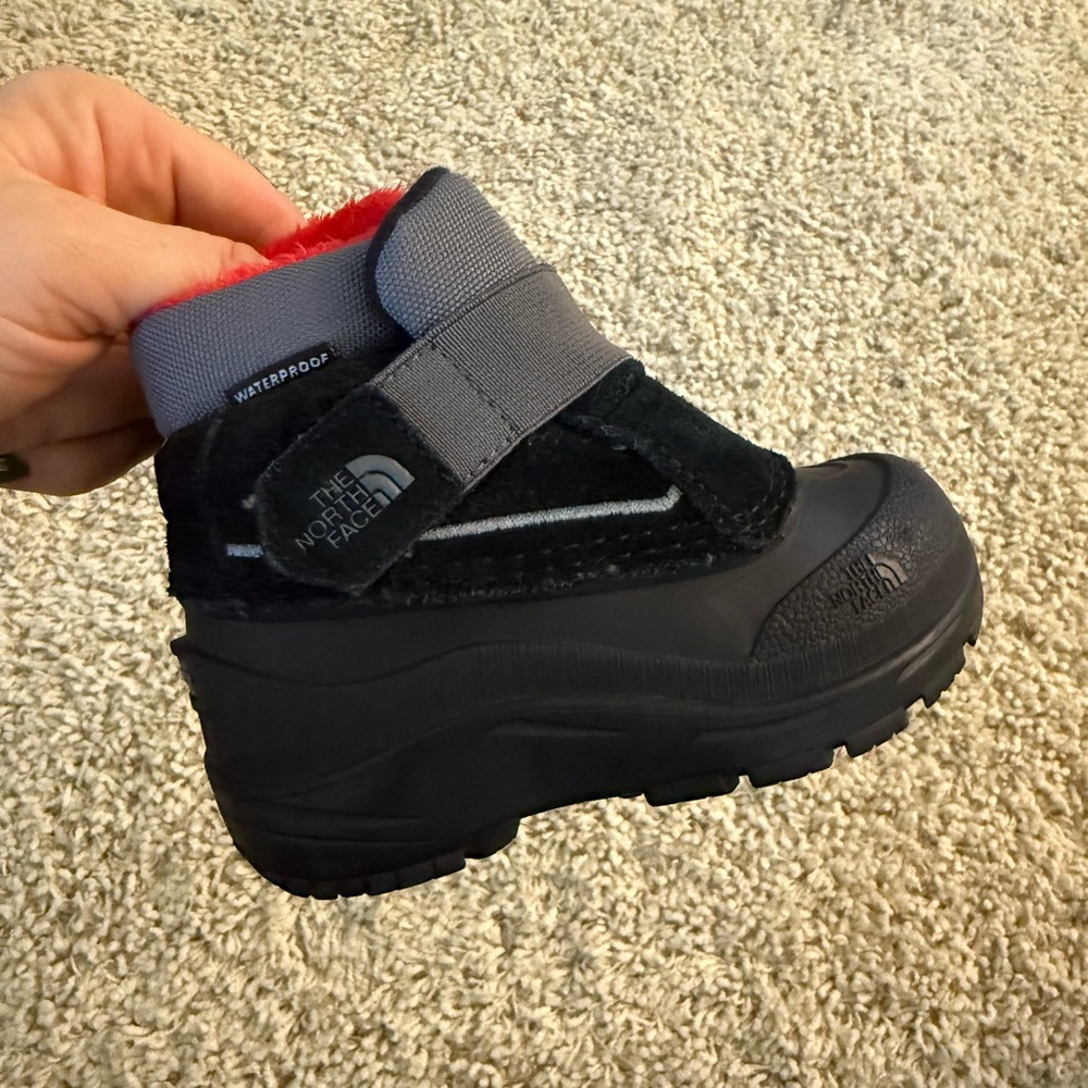 North Face Alpenglow Black Boots with Red Faux Fur 7T